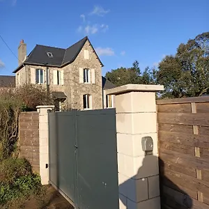 Kermaravel, Le Petit Manoir En Bord De Mer. Saint-Pol-de-Léon